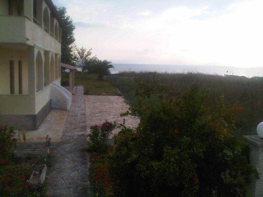 קאבוס Virginia'S Beachfront Apartments חדר תמונה